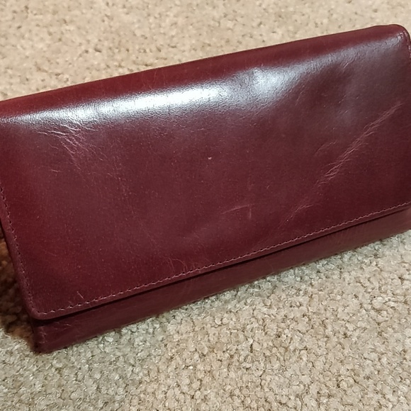 * Sophia Visconti Checkbook Wallet Leather - Picture 1 of 7